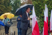 Przewodniczący Rady Miasta Adam Cebula składa hołd przed Pomnikiem Obrońców Kopalni "Michał"