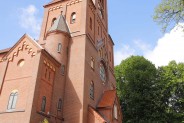 Kościół pw. św. Michała Archanioła w Siemianowicach Śląskich; przed kościołem karawan pogrzebowy