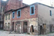 Zimą 2006/06 przekazano najemcom mieszkania socjalne przy Matejki 3a. Składają się nań:…