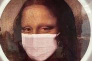 Fragment obrazu Leonarda da Vinci Mona Lisa modelka ma na sobie maseczkę zasłaniającą twarz