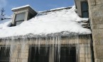 Uwaga na śnieg i lód na dachach