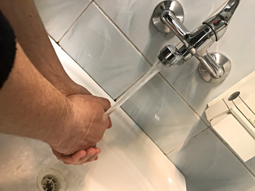 Czeste mycie rąk jest skutecznym sposobem ograniczania ryzyka zakażenia