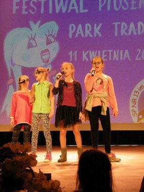 Występ dzieci podczas festiwalu