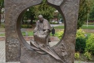 Jedna z rzeźb prof. Czesława Dźwigaja