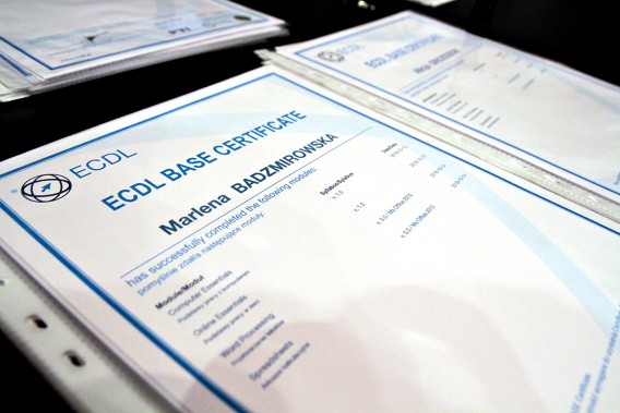 ECDL - Europejski Certyfikat Umiejętności Komputerowych.