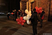 Biało-czerwone baloniki rozdawane siemianowiczanom pod kościołem pw. Krzyża Świętego.