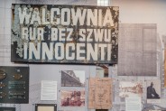 Tablica z napisem: "walcownia rur bez szwu innocenti".