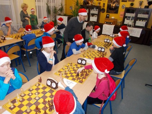 Mikołaje zasiedli przy szachownicach