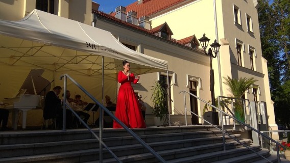 Joanna Kściuczyk-Jędrusik w czerwonej sukni